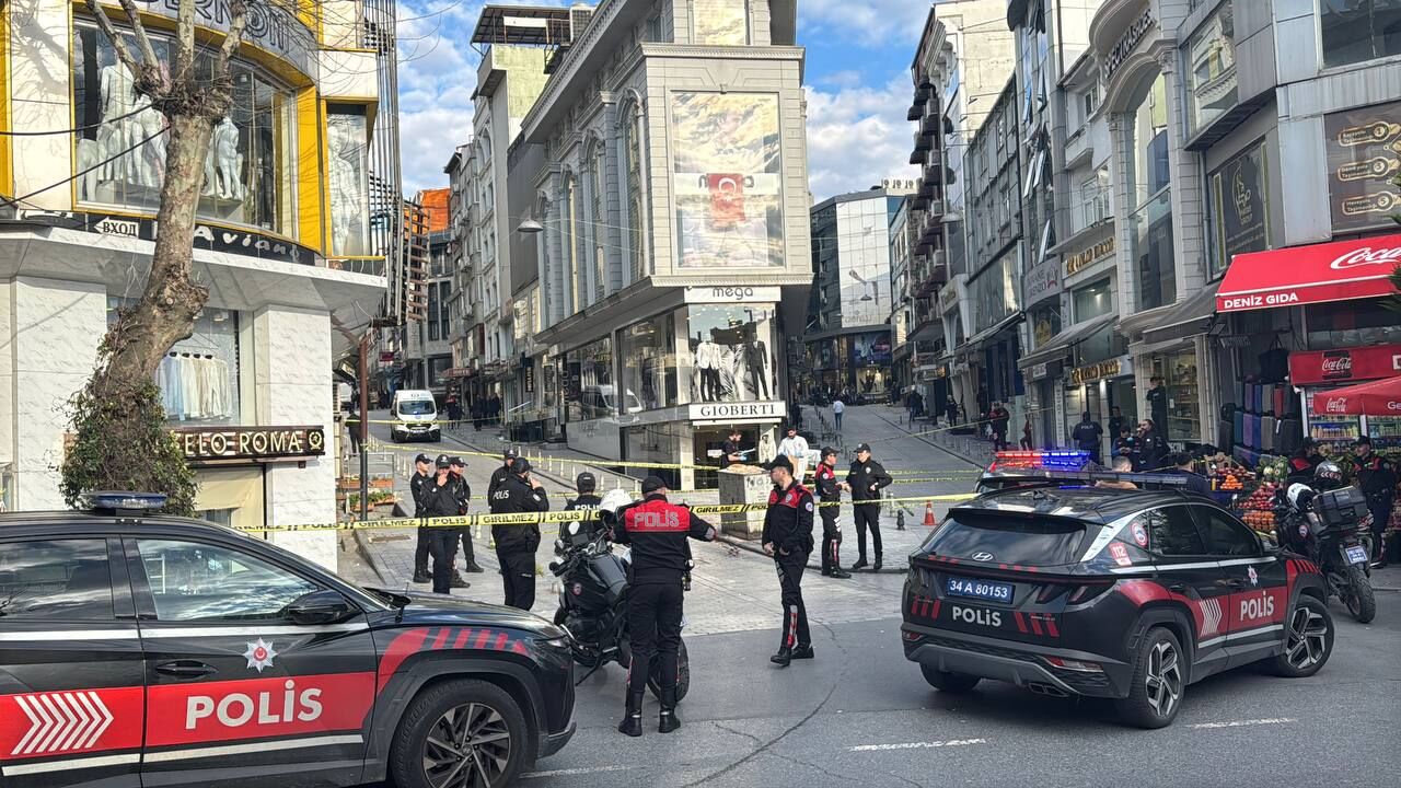 Fatih'te silahlı saldırıya uğrayan yabancı uyruklu kurye öldü