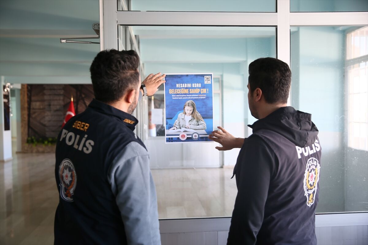 Gençlere 'Hesabını kullandırma, geleceğini karartma' uyarısı