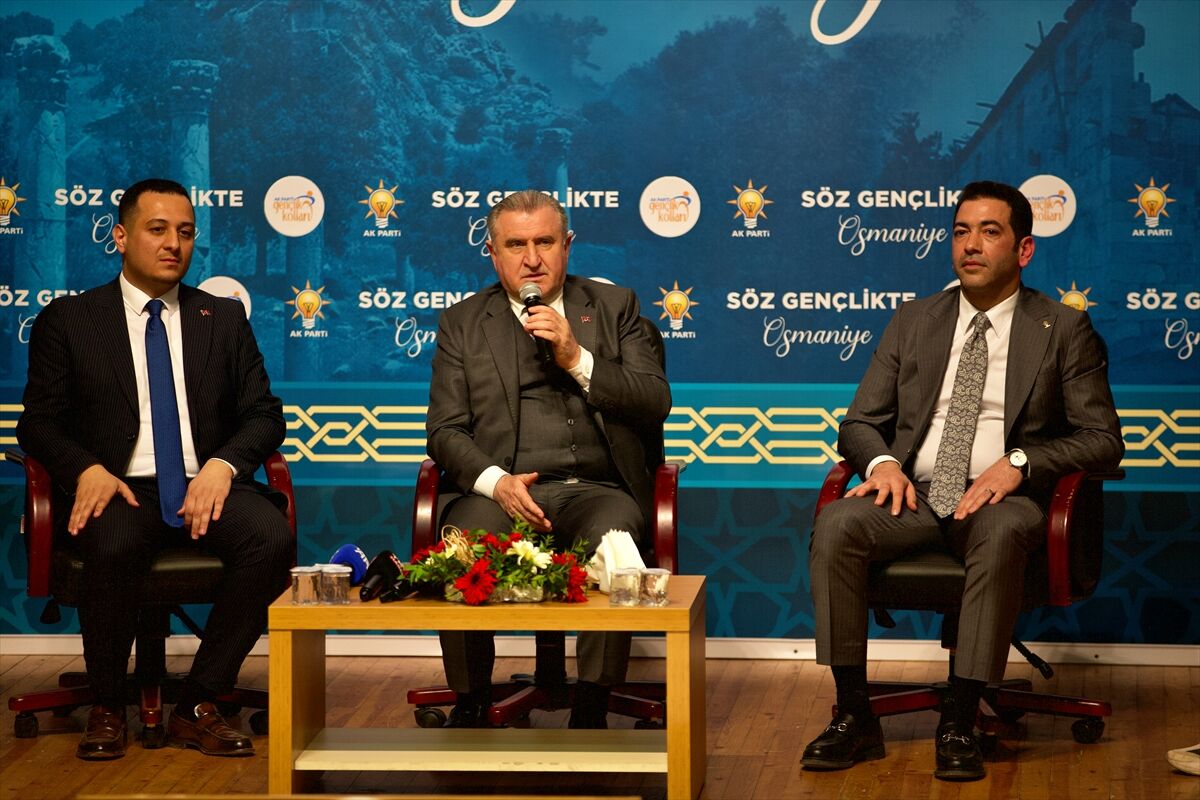 Gençlik ve Spor Bakanı Bak, Osmaniye'de gençlerle bir araya geldi: