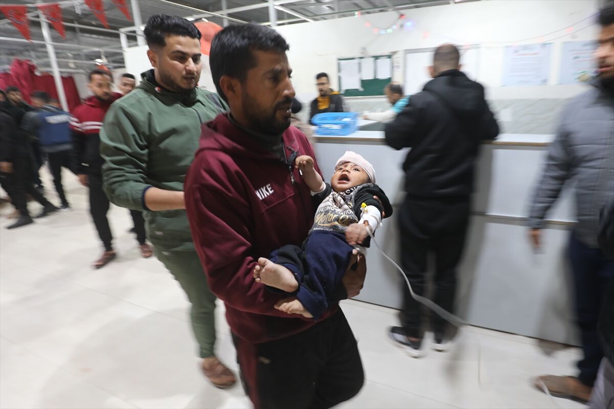 GÜNCELLEME - İsrail'in Gazze'de yerinden edilenlerin çadırlarını hedef aldığı saldırıda 1'i gazeteci 6 Filistinli öldü