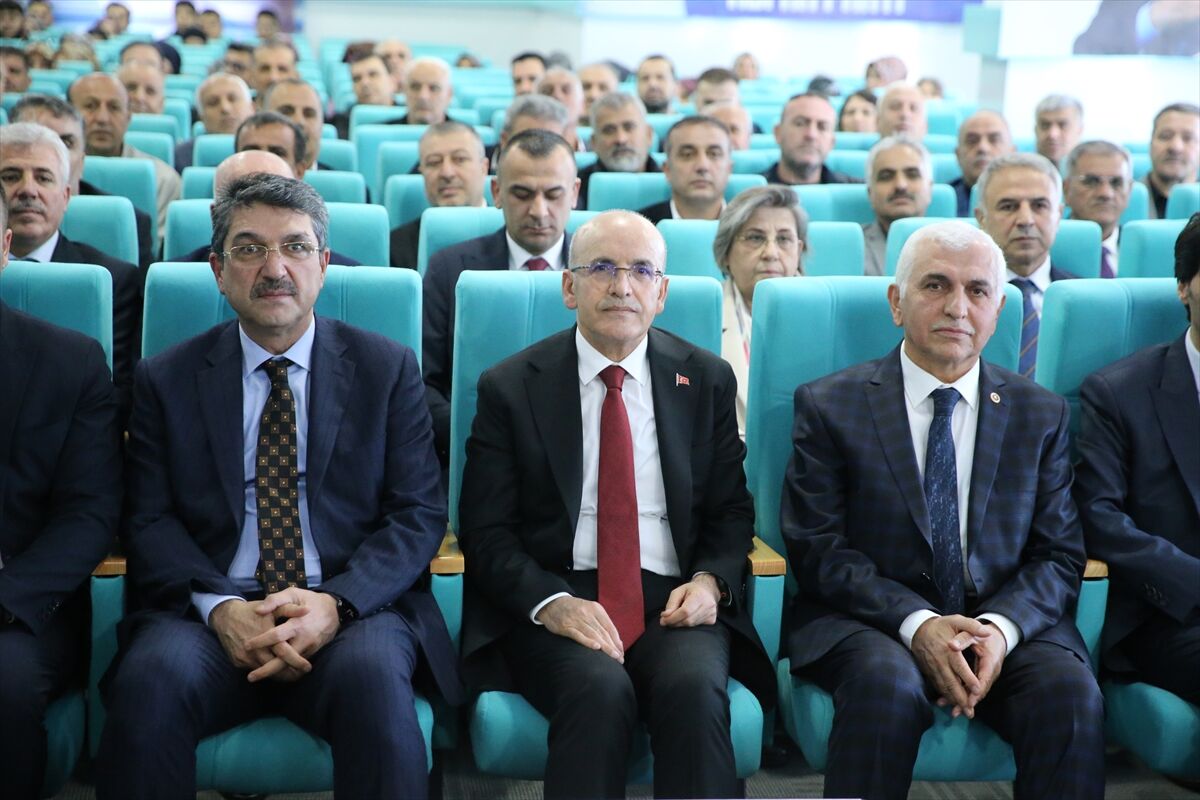 Hazine ve Maliye Bakanı Şimşek, Siirt'te ziyaretlerde bulundu