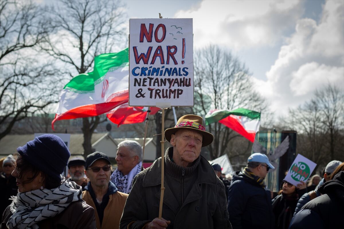 Hollanda'da, ABD ve İsrail'in İran'a yönelik saldırıları protesto edildi