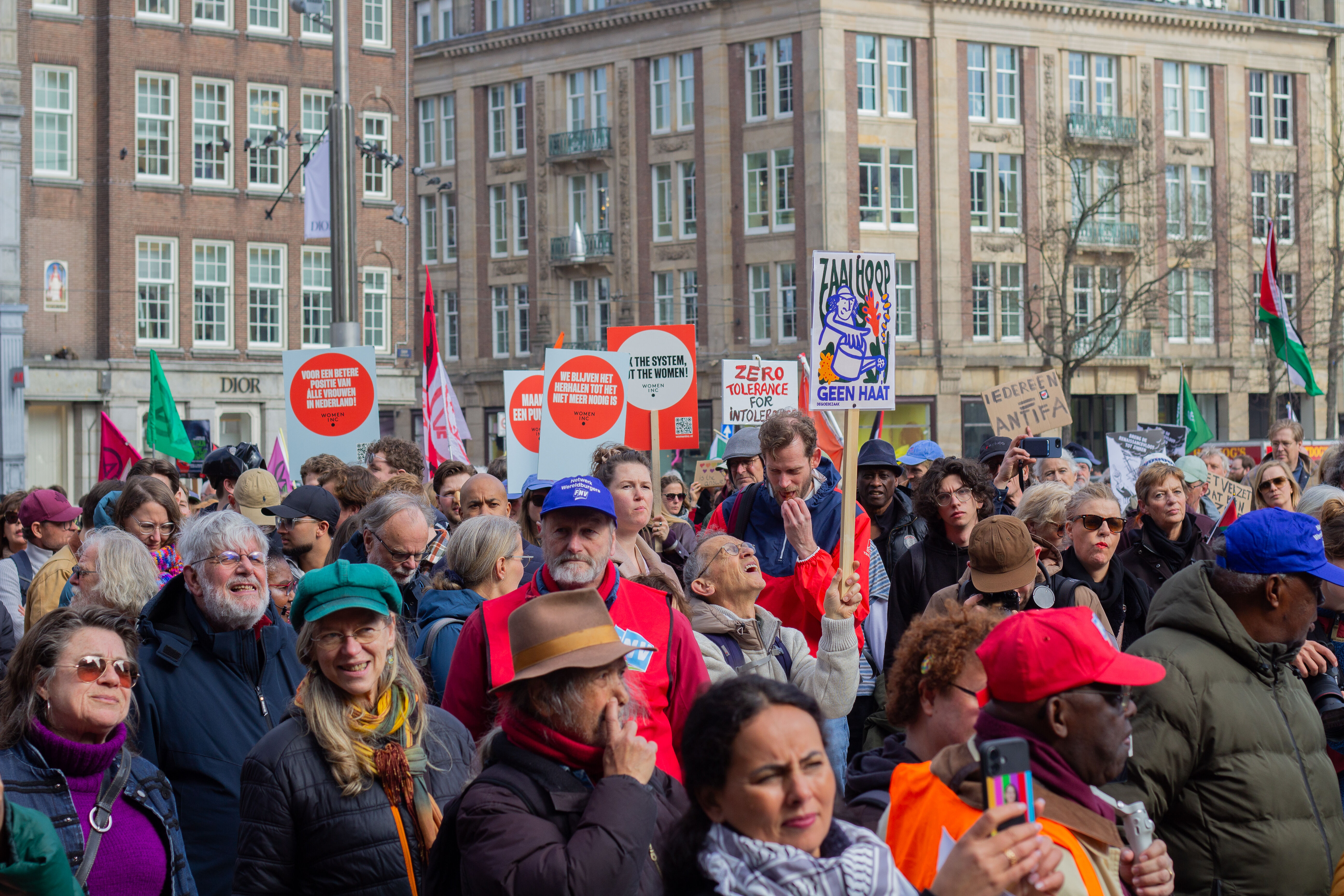 Hollanda'da ırkçılık ve ayrımcılık karşıtı gösteri düzenlendi
