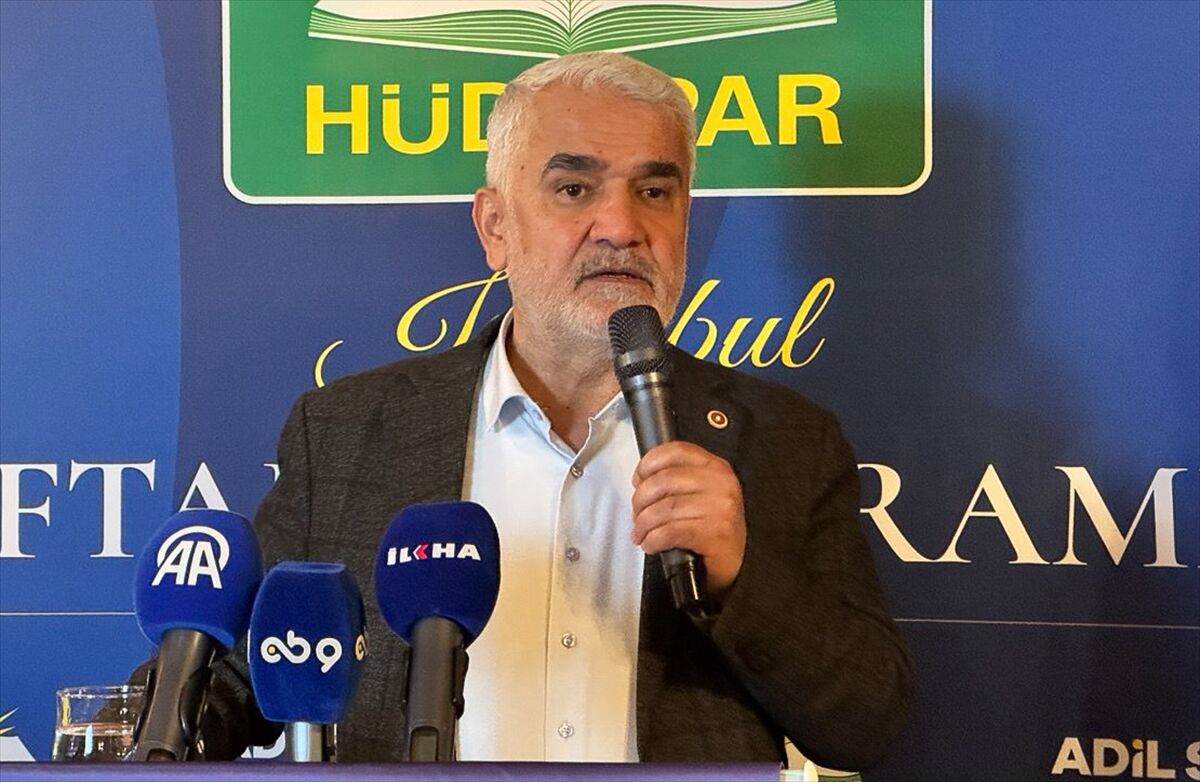 HÜDA PAR Genel Başkanı Yapıcıoğlu, İstanbul'da iftar programına katıldı: