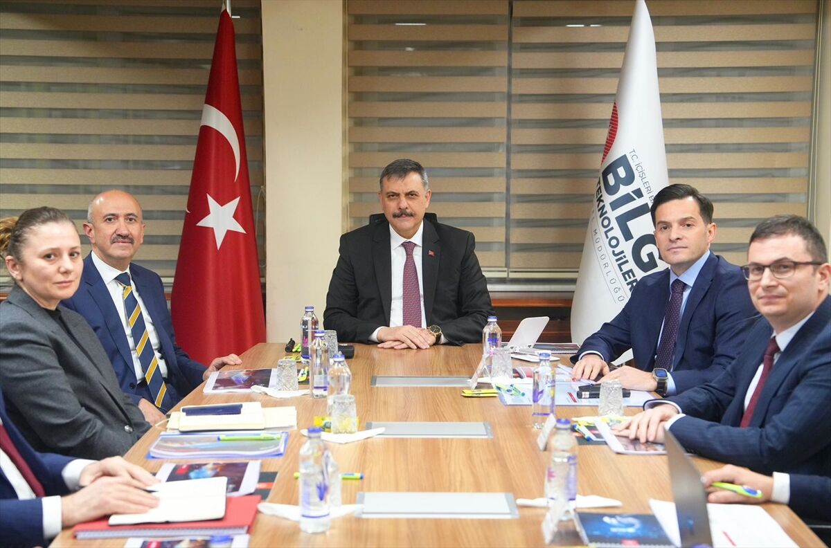 İçişleri Bakanı Çiftçi, Bilgi Teknolojileri Genel Müdürlüğünü ziyaret etti