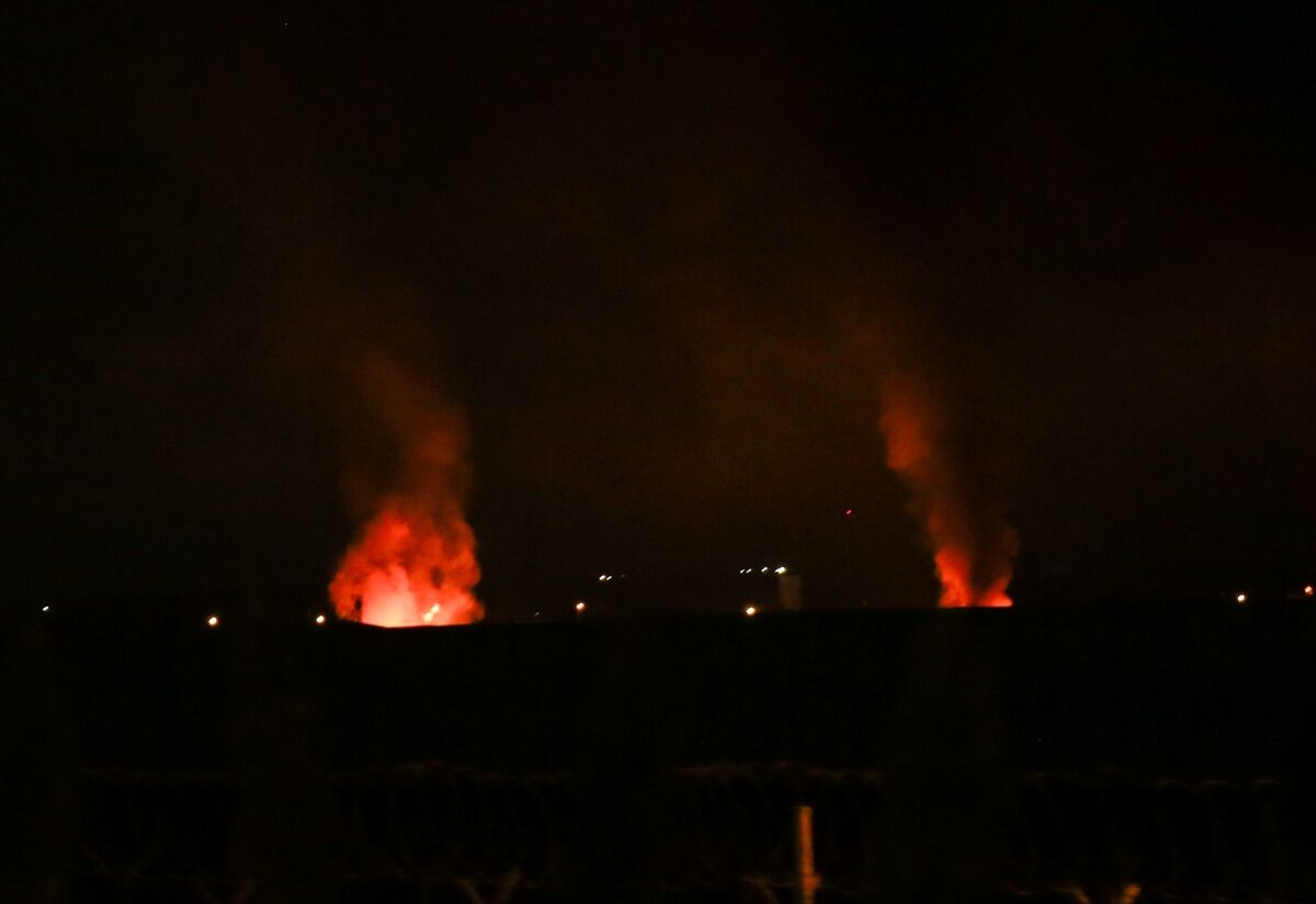 İHA ile hedef alınan Erbil Havalimanı'nda patlama sonrası yangın meydana geldi