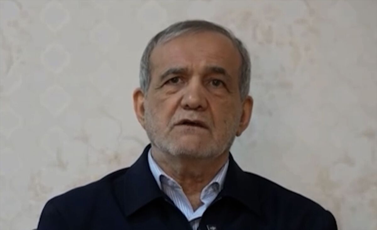 İran Cumhurbaşkanı Pezeşkiyan: 'Geçici Liderlik Konseyi görevine başlamıştır'