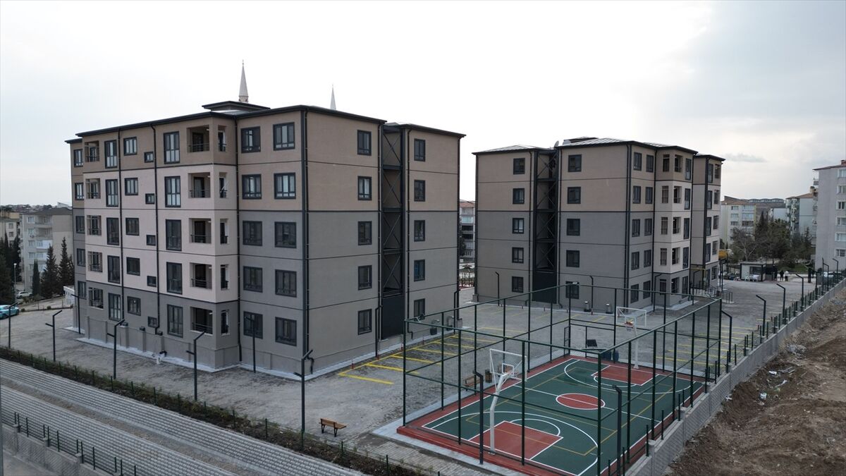 İş Bankası deprem bölgesindeki çalışanları için Adıyaman lojmanlarını tamamlayarak teslim etti