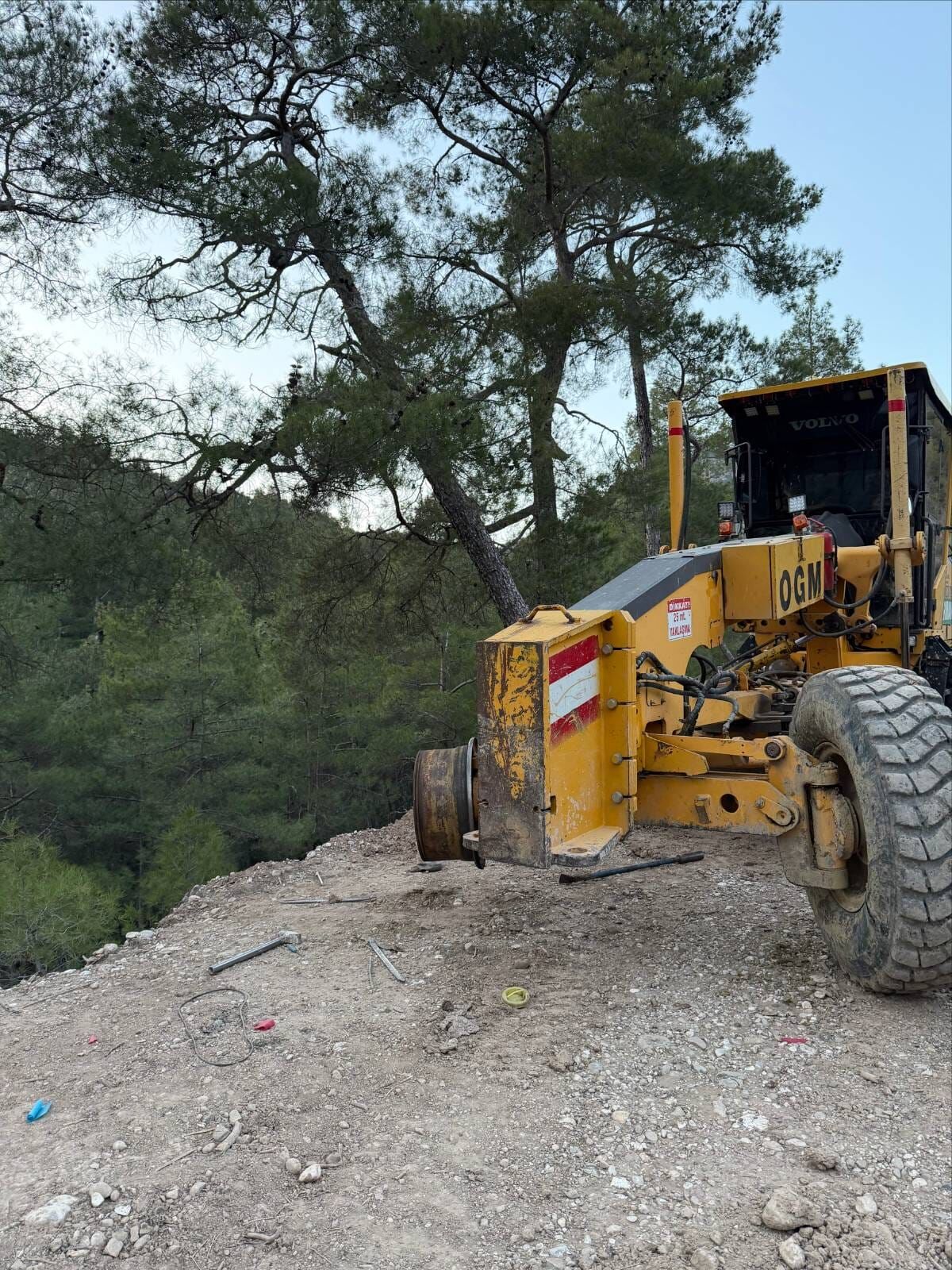 Isparta'da eşine yardım ederken lastiğin patlaması sonucu uçuruma savrulan kadın öldü