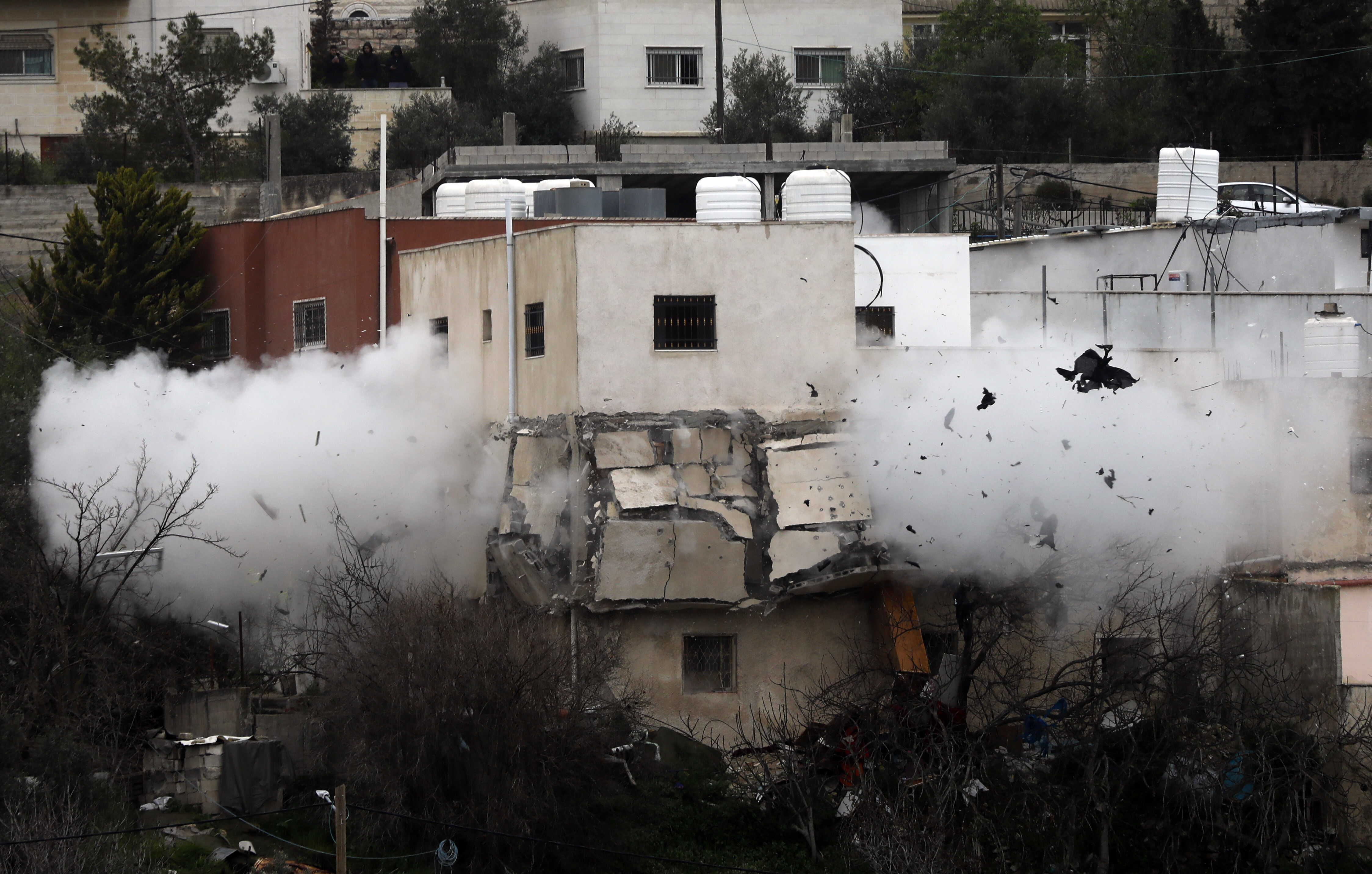 İsrail ordusu, işgal altındaki Batı Şeria'da Filistinli bir esirin ailesine ait evi yıktı