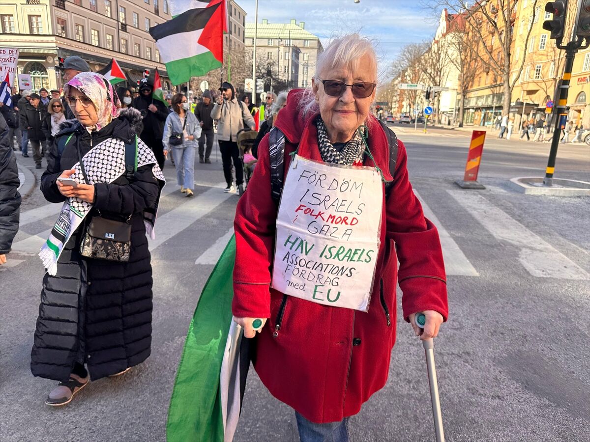 İsrail'in Gazze Şeridi'ne ve Lübnan'a saldırıları İsveç'te protesto edildi