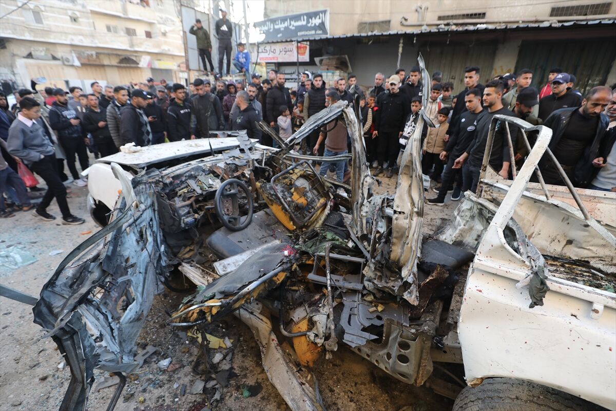 İsrail'in Gazze'de polis aracına düzenlediği saldırıda 4 Filistinli hayatını kaybetti