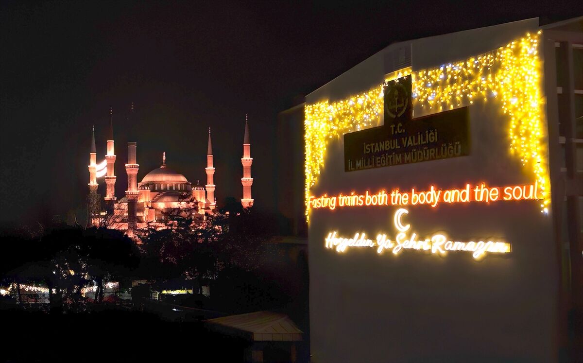 İstanbul'da bazı okullar ramazana özel süslendi