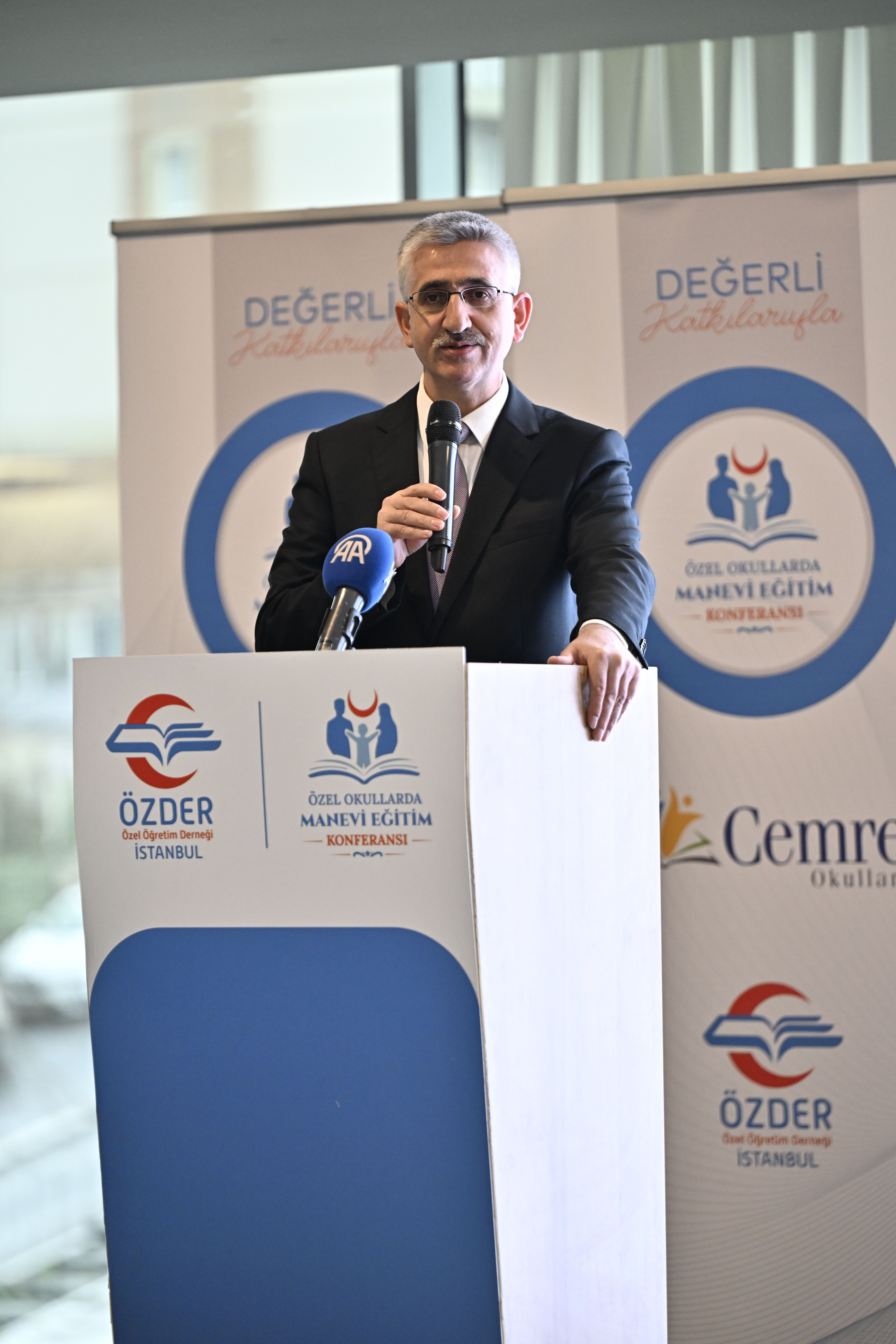 İstanbul'da 'Manevi Eğitim Konferansı' düzenlendi