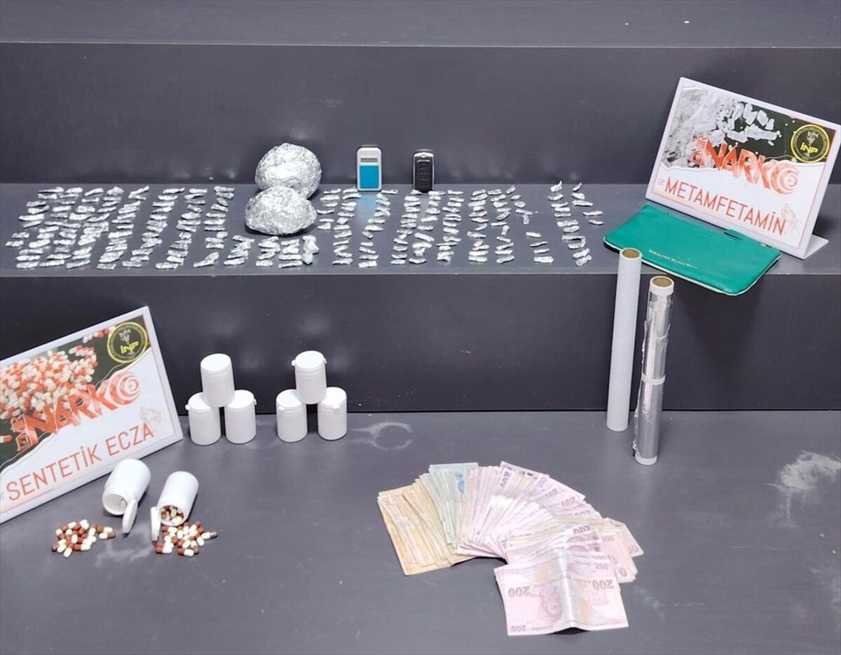 İzmir'de uyuşturucu operasyonlarında 7 kişi tutuklandı