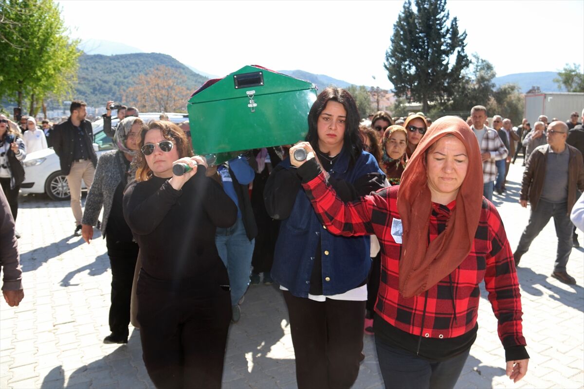 Kadınlar Günü'nde öldürülen Sermin Bacak, Fethiye'de defnedildi