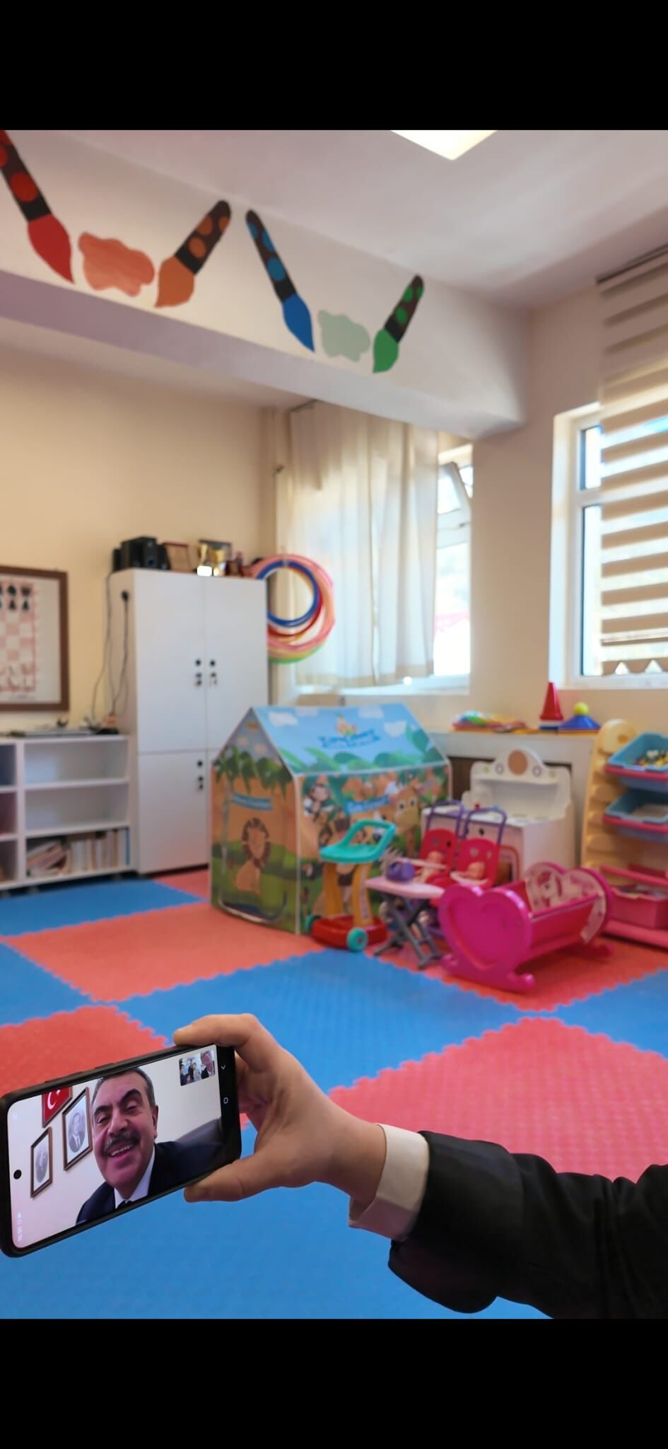 Kastamonu'da anaokulu öğrencilerinin esnafla bayramlaşmasının videosu ilgi gördü