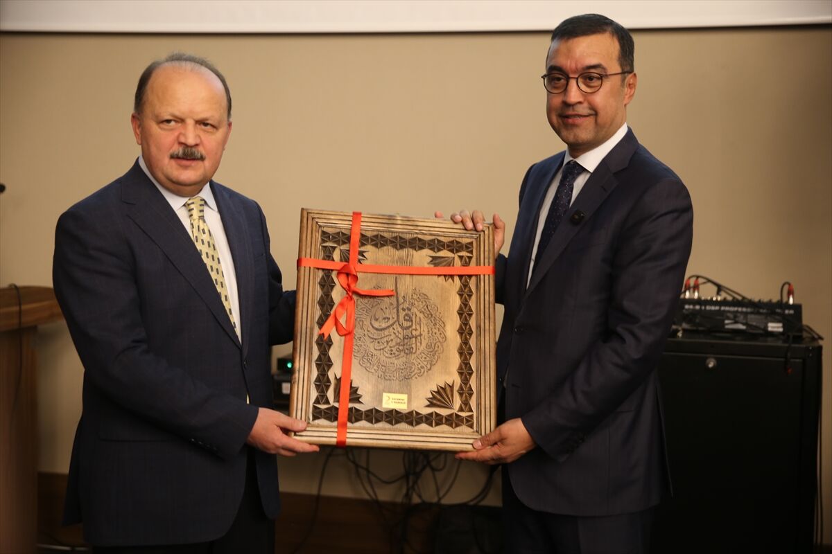 Kastamonu'da sevgi evleri ve yurtlarda kalan öğrenciler huzurevi sakinleri ile iftar yaptı