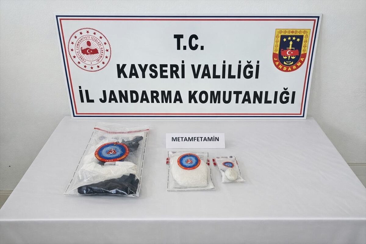 Kayseri'de jandarma 1 kilo 7 gram uyuşturucu ele geçirdi