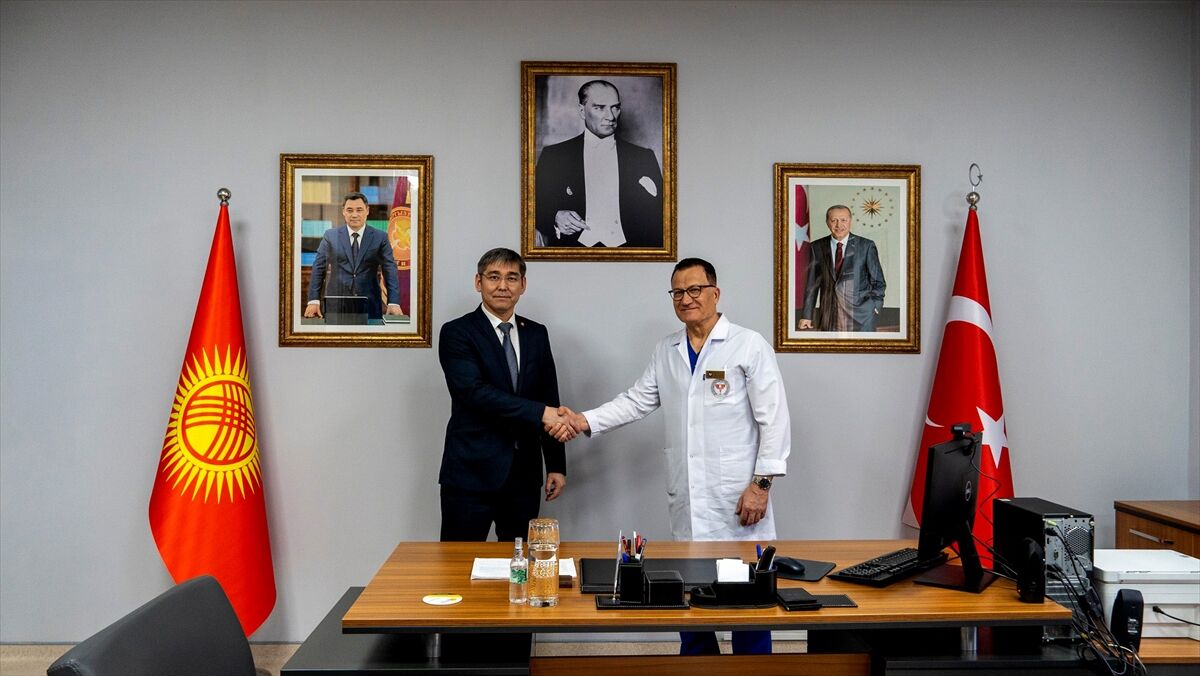 Kırgızistan Sağlık Bakanı Osmonov, Kırgız-Türk Dostluk Devlet Hastanesini ziyaret etti