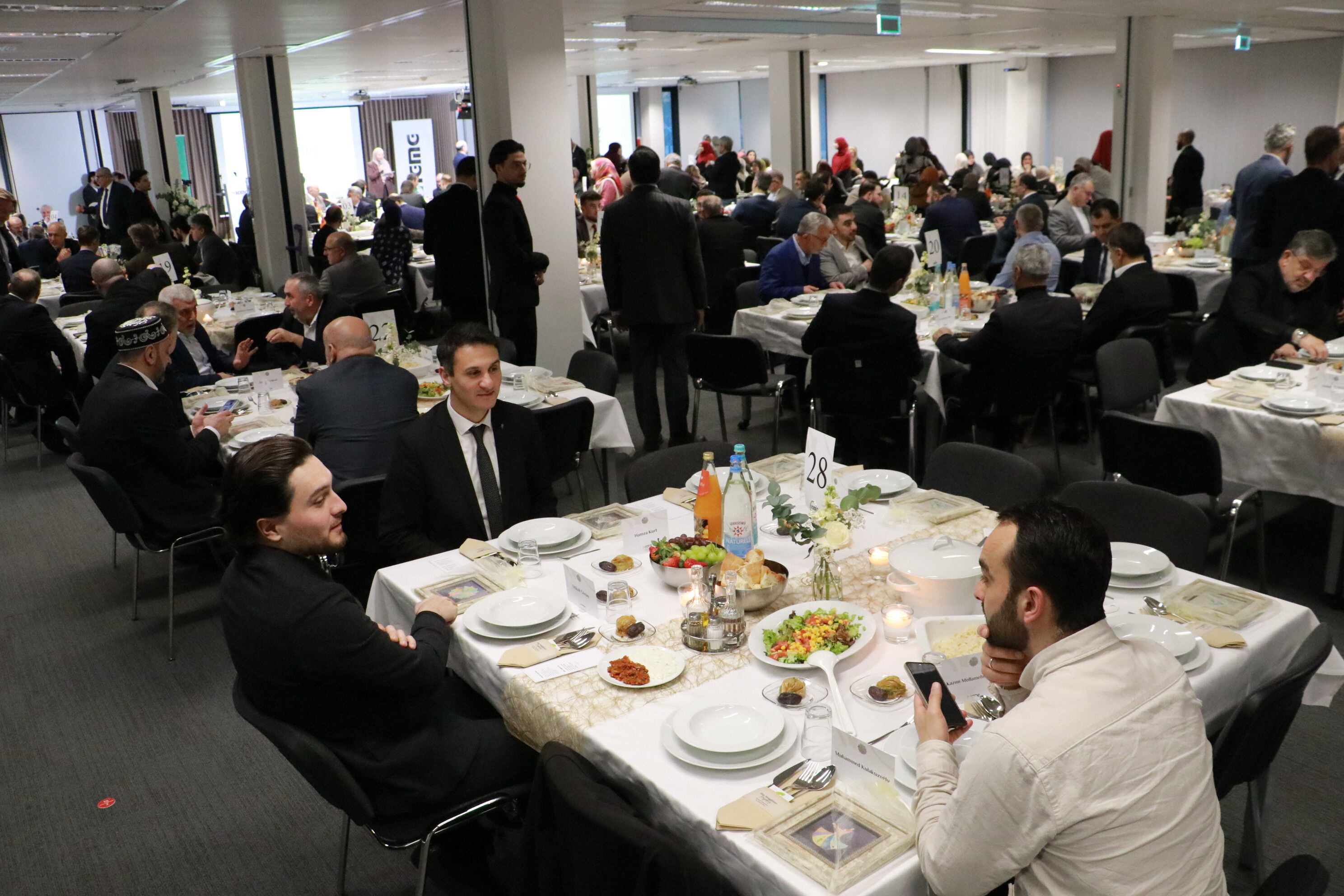 Köln'de İslam Toplumu Milli Görüş Teşkilatı iftar programı düzenlendi