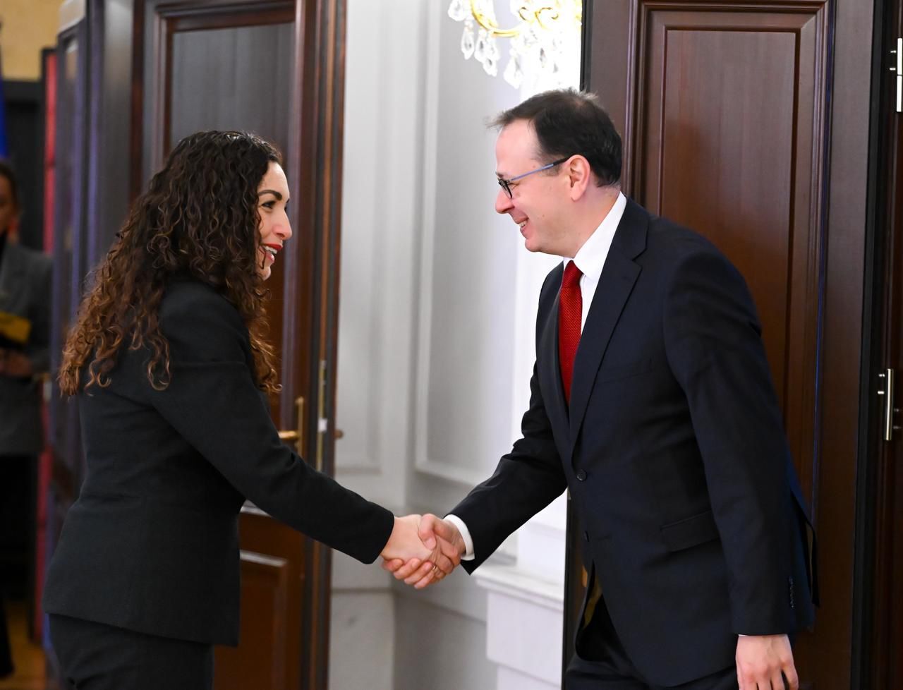 Kosova Cumhurbaşkanı Osmani, Türkiye'nin Priştine Büyükelçisi Angılı'yı kabul etti