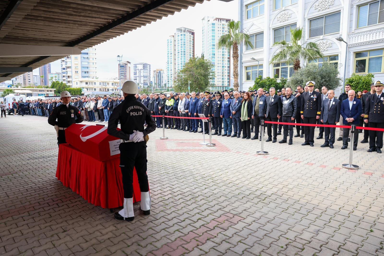 Mersin'de trafik kazasında şehit olan polis memuru için cenaze töreni düzenlendi