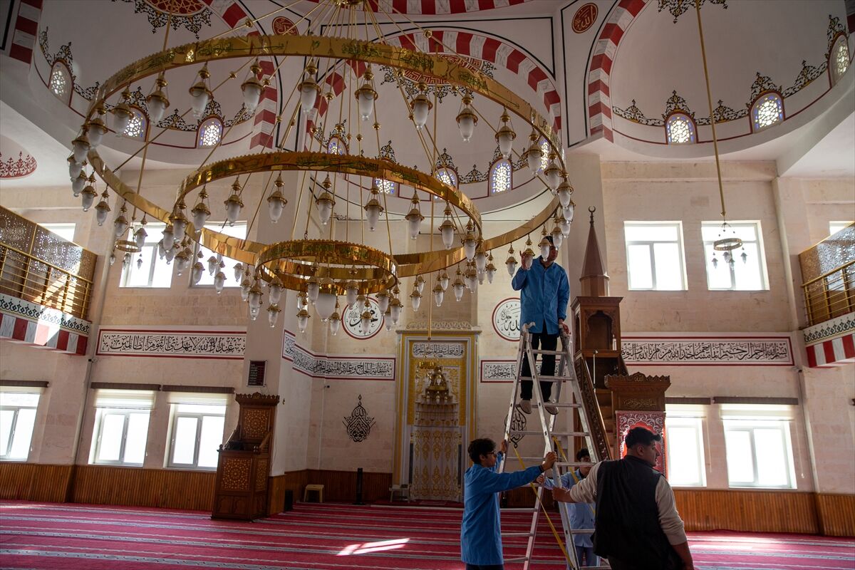 Meslek lisesi öğrencileri ramazanda camilerin bakım ve onarımını yapıyor