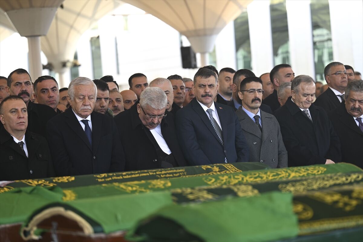 MHP Genel Başkan Yardımcısı Semih Yalçın'ın annesi son yolculuğuna uğurlandı