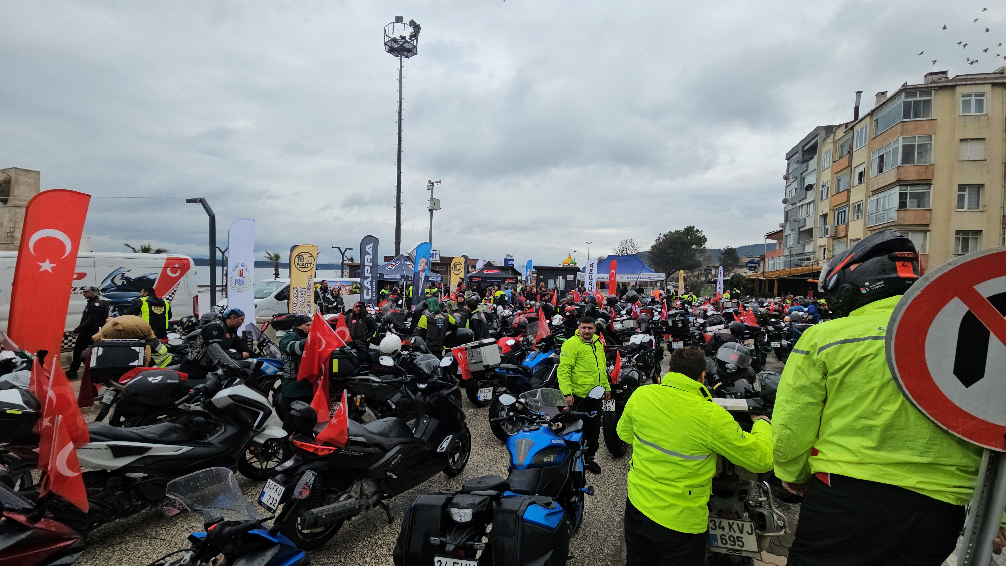 Motosiklet tutkunları Gelibolu Yarımadası'nda şehitlere saygı için buluştu
