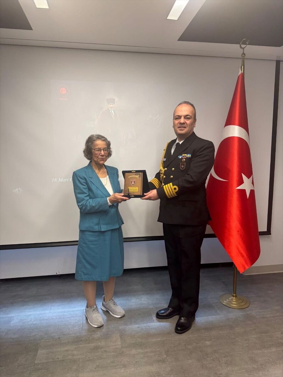 MSB'den NASA'da çalışan Türk asıllı Kumrucu'ya 'anı plaketi'