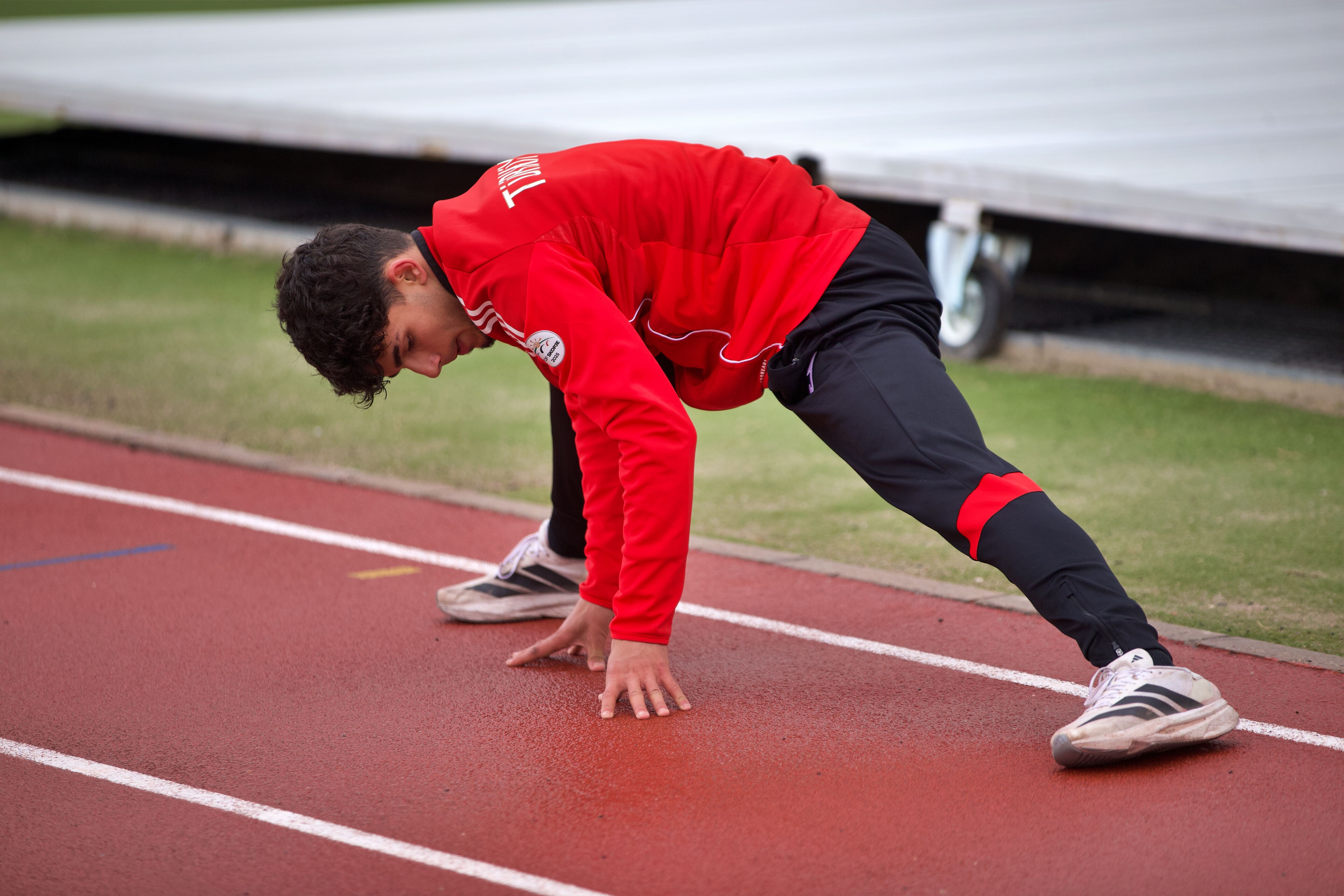 Rekortmen atlet Timur Er, ilk uluslararası madalyasını İtalya'da kazanmak için çalışıyor