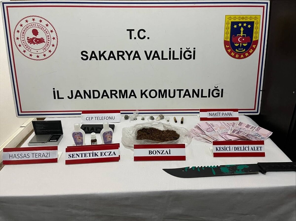 Sakarya'da uyuşturucu operasyonunda 9 zanlı tutuklandı