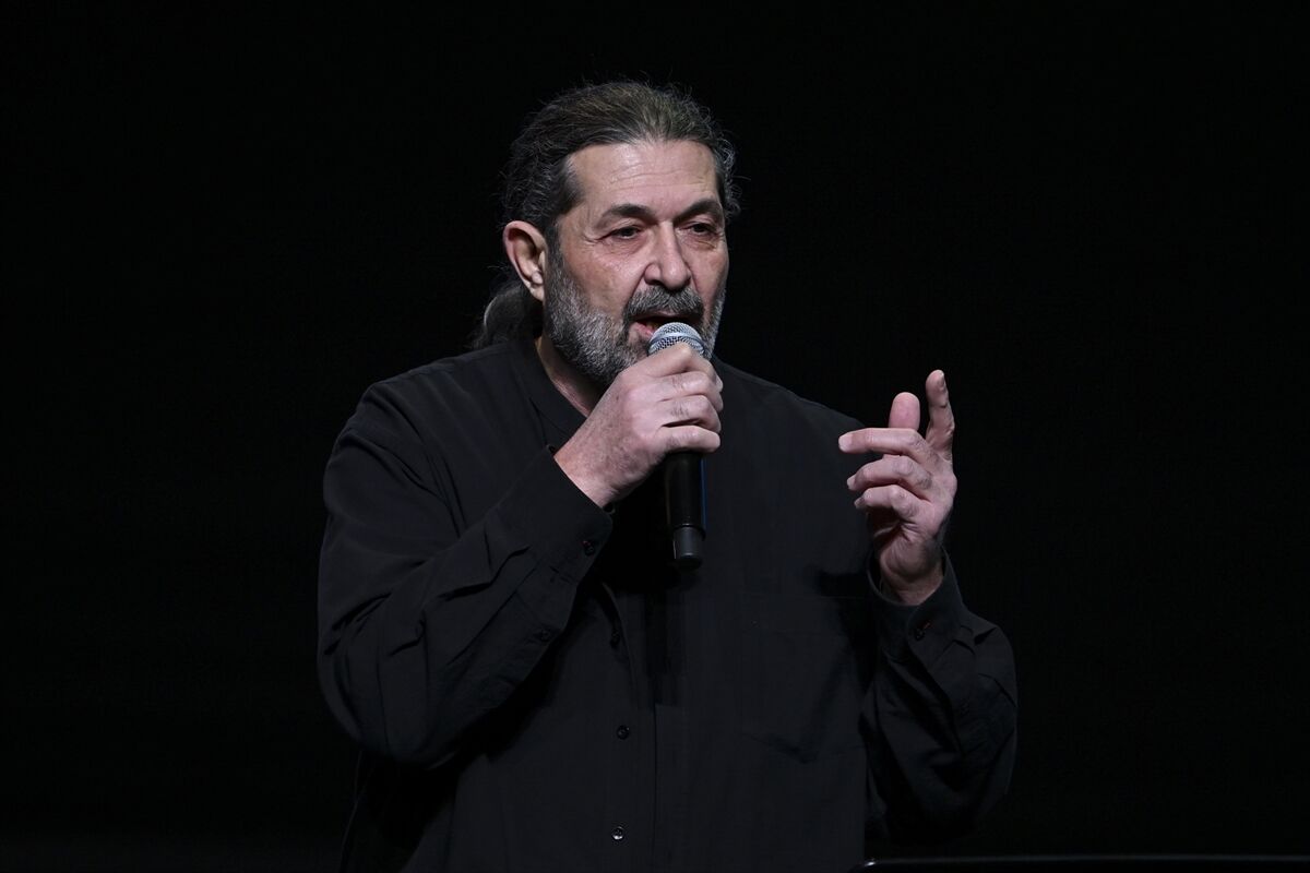 Sanatçı Hasan Sağındık 'Külliye'de Ramazan' etkinliklerinde konser verdi