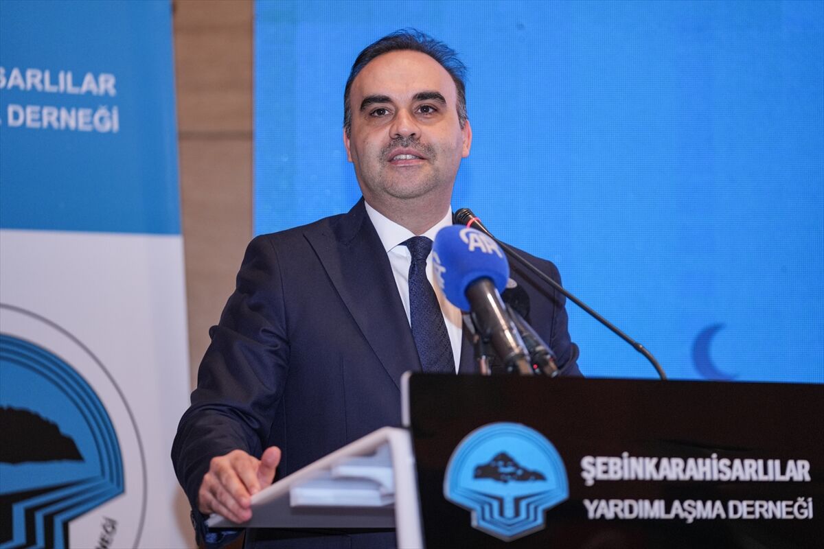 Sanayi ve Teknoloji Bakanı Kacır, Şebinkarahisarlılar Yardımlaşma Derneği'nin iftar programında konuştu: