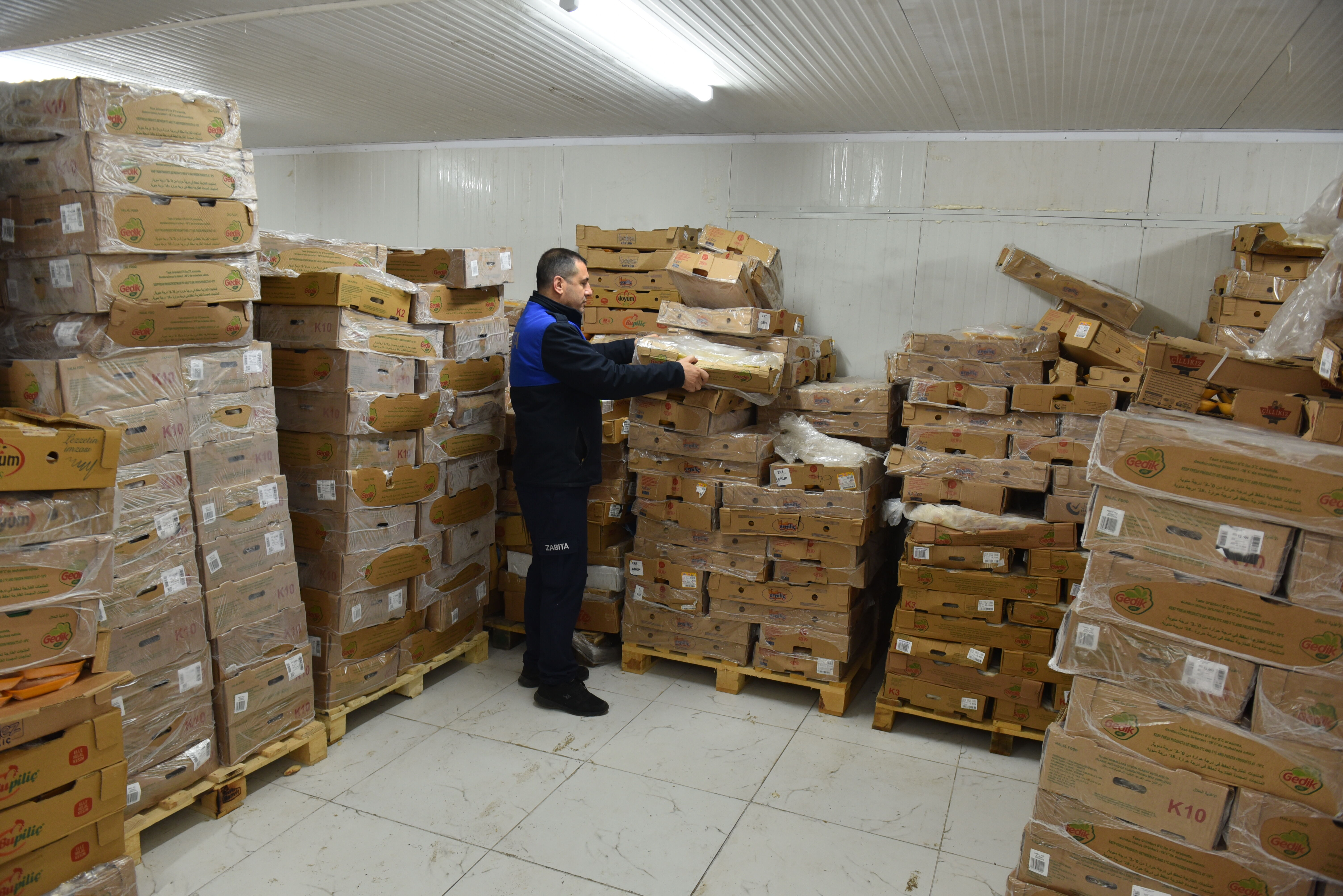 Şanlıurfa'da 50 ton bozuk tavuk eti ele geçirildi