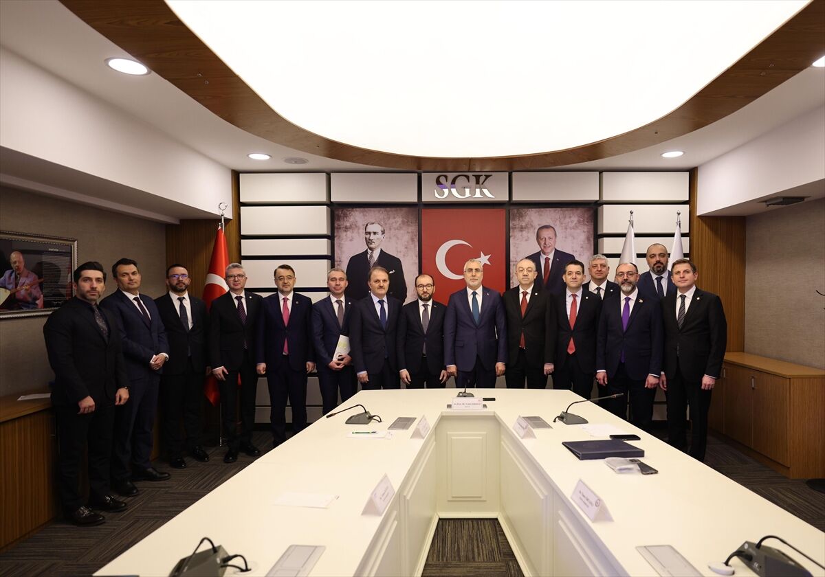 SGK ile TEB arasında eczanelerden ilaç teminine ilişkin ek protokol imzalandı