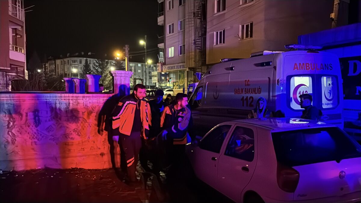 Sivas'ta bir çocuk, babası ve ağabeyini silahla öldürüp, babaannesini yaraladı