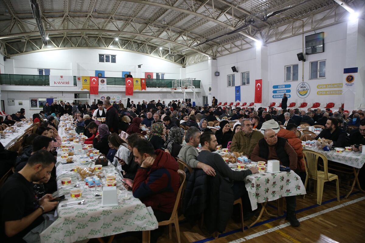 TBMM Milli Savunma Komisyonu Başkanı Akar, Kayseri'de iftar programında konuştu: