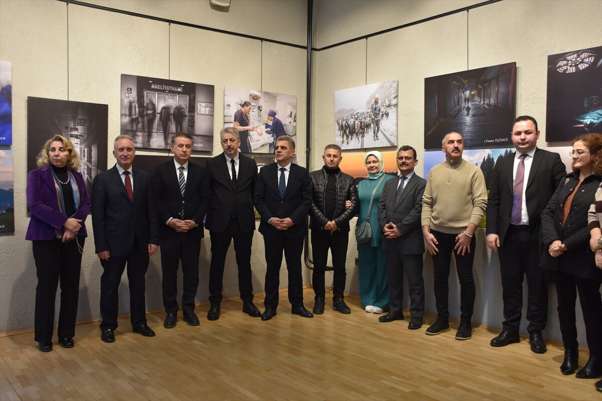 Trabzon'da sağlık çalışanlarının çektiği fotoğraflardan oluşan sergi açıldı