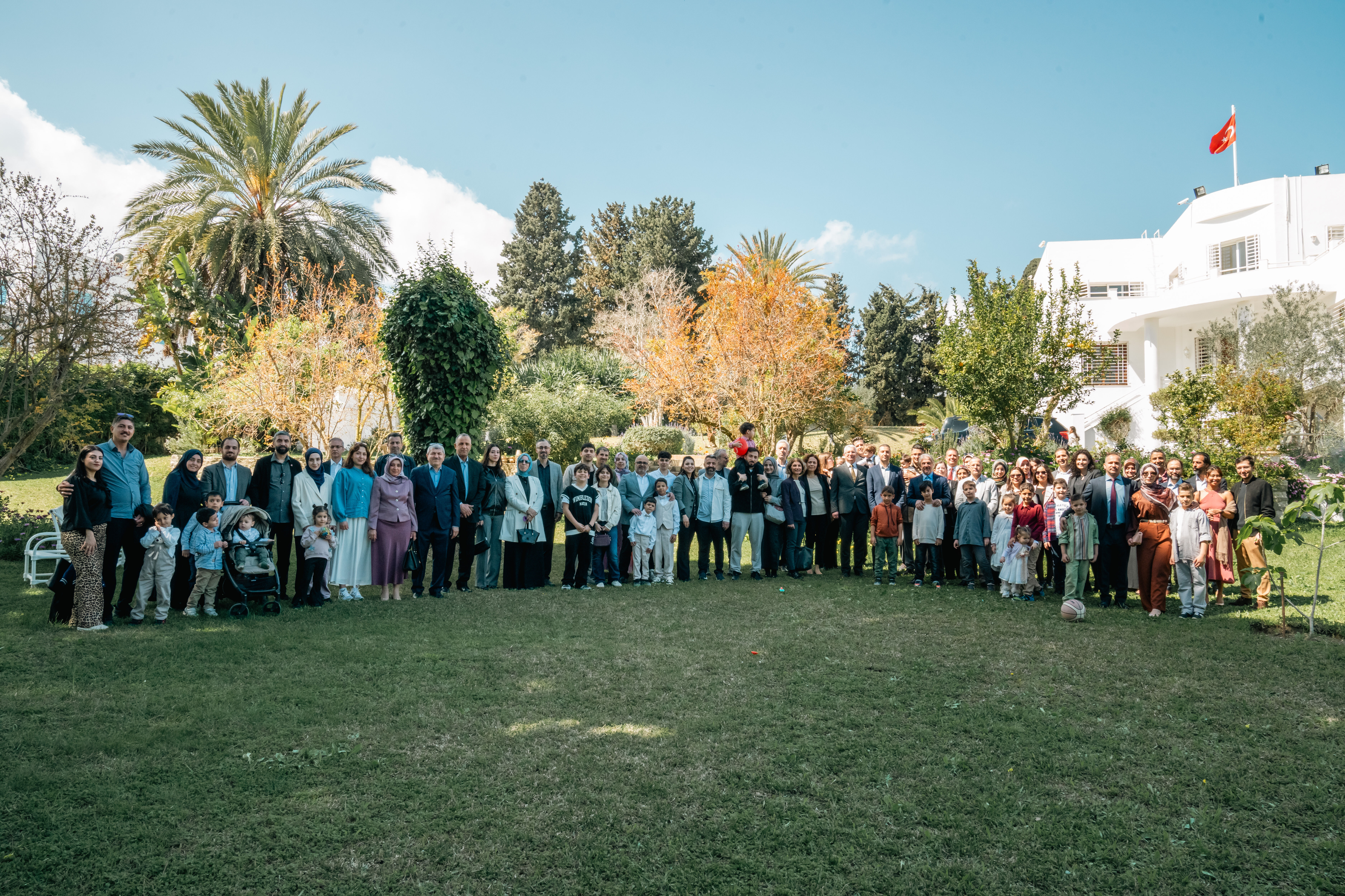 Tunus'taki Türk toplumu bayram coşkusunu Büyükelçilikte yaşadı