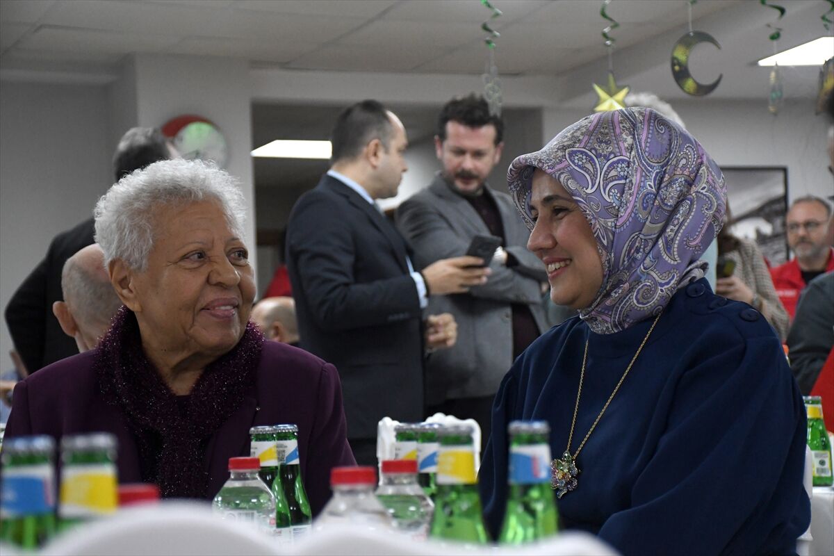Türk Kızılay Genel Başkanı Yılmaz, Düzce'de huzurevi sakinleriyle iftar yaptı: