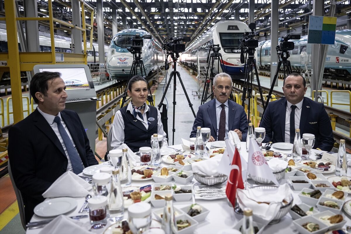 Ulaştırma ve Altyapı Bakanı Uraloğlu, TCDD Taşımacılık'ın iftar programında konuştu: