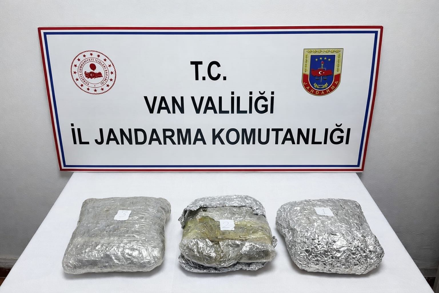 Van'da 4 kilo 60 gram uyuşturucu ele geçirildi