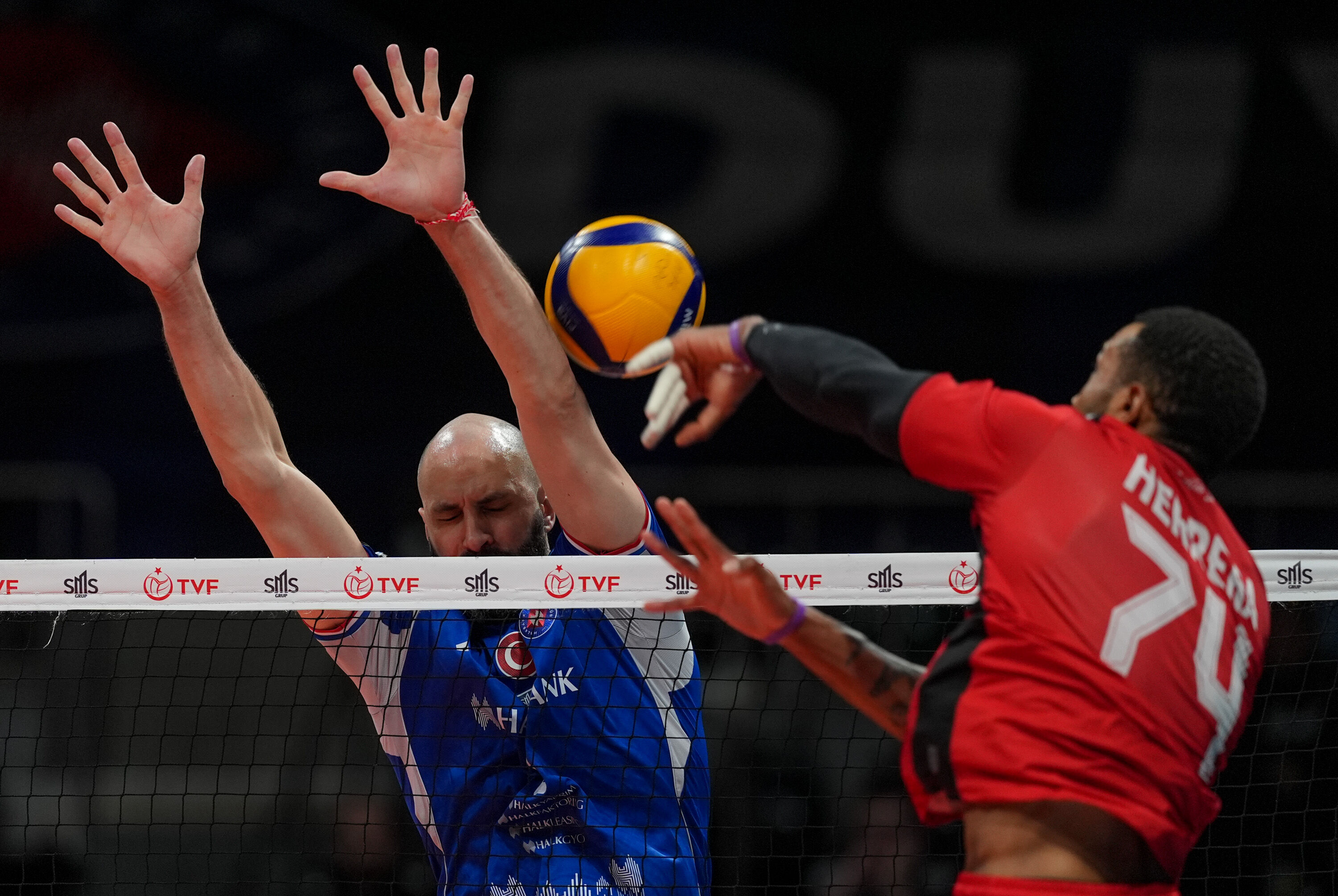 Voleybol: SMS Grup Efeler Ligi