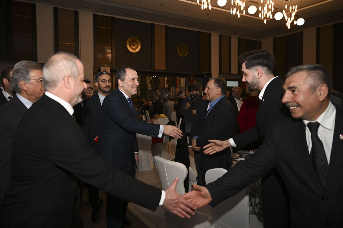 Yeniden Refah Partisi Genel Başkanı Erbakan, partisinin iftar programına katıldı