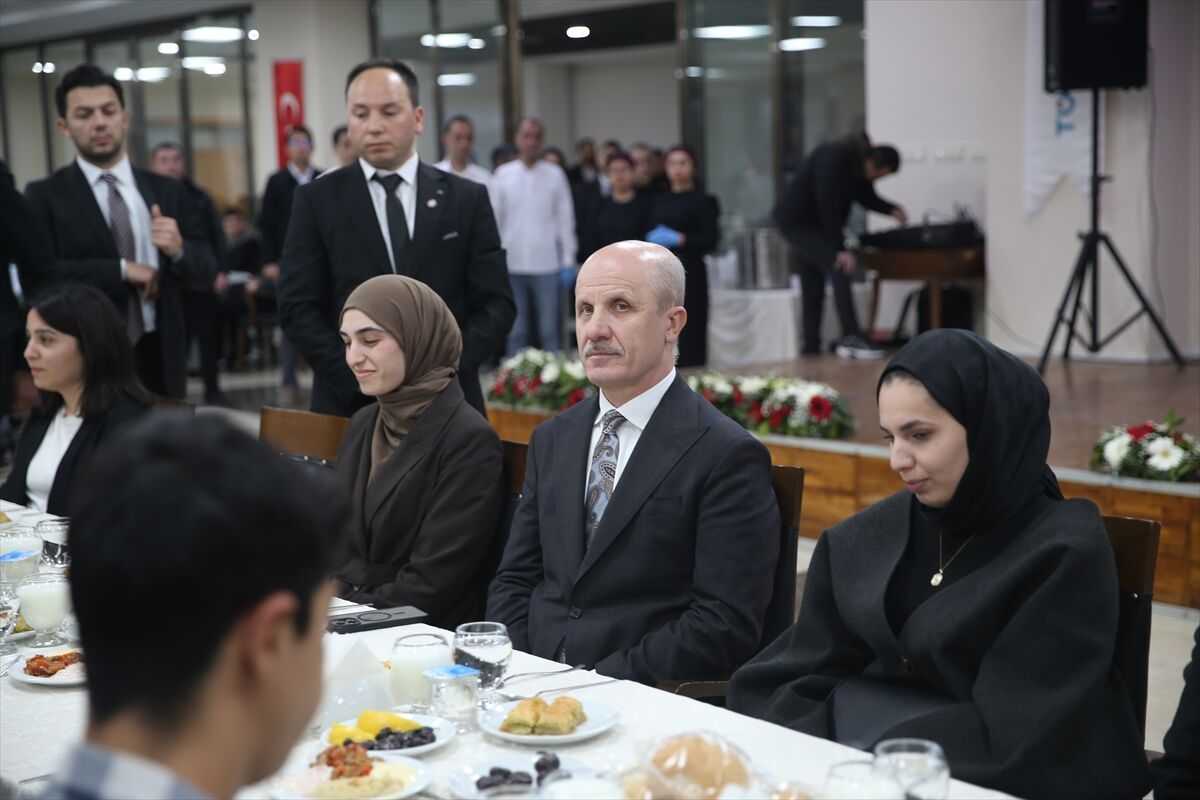 YÖK Başkanı Prof. Dr. Erol Özvar Hatay'da öğrencilerle iftar yaptı