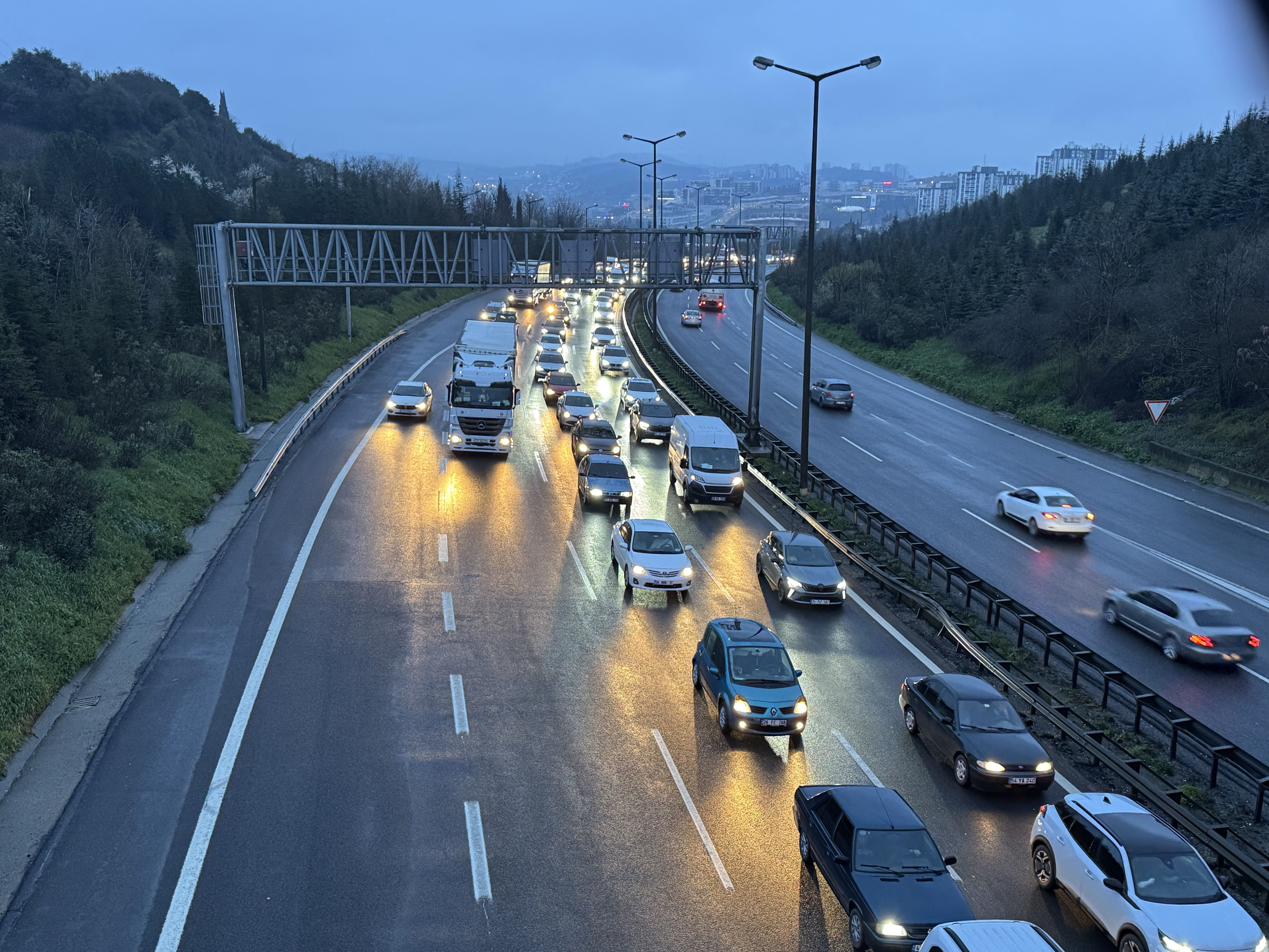 Yollarda bayram tatilinden dönüş yoğunluğu başladı
