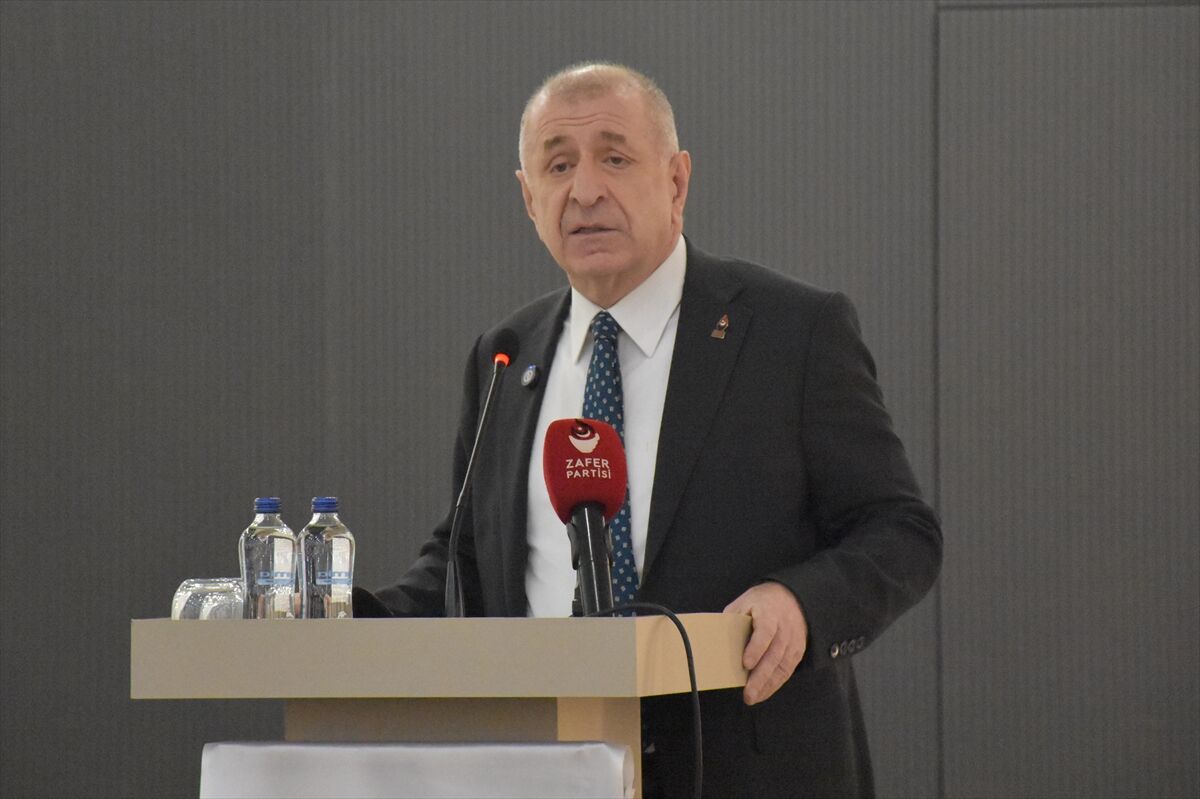 Zafer Partisi Genel Başkanı Özdağ Adana'da partisinin iftar programına katıldı