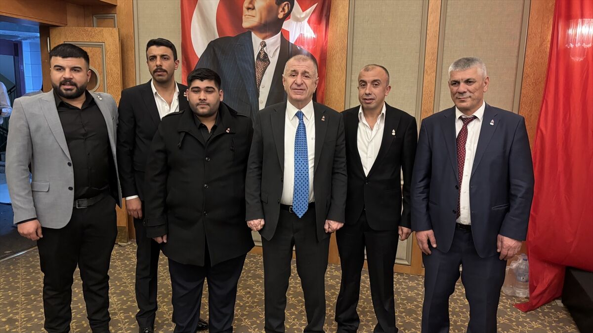 Zafer Partisi Genel Başkanı Özdağ, Gaziantep'te partisinin iftar programına katıldı